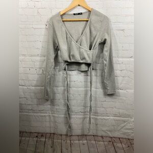 Nasty Gal Cropped Long Sleeve Deep V-Neckline Gray Top Womens Size 10 Wrap Tie